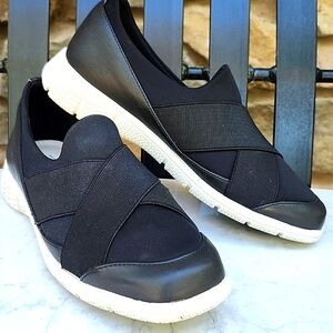 TROTTERS URBANA BLACK FABRIC/LEATHER  STYLISH SLIP-ON SNEAKER